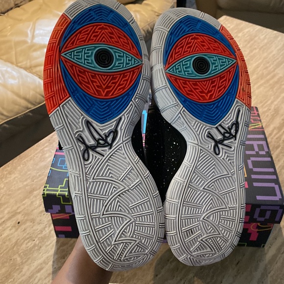 Nike Kyrie 6 - Picture 2 of 4